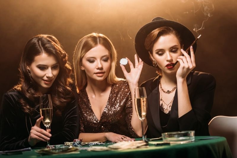 Filipino players enjoying bengo plus sports and casino content on mobile